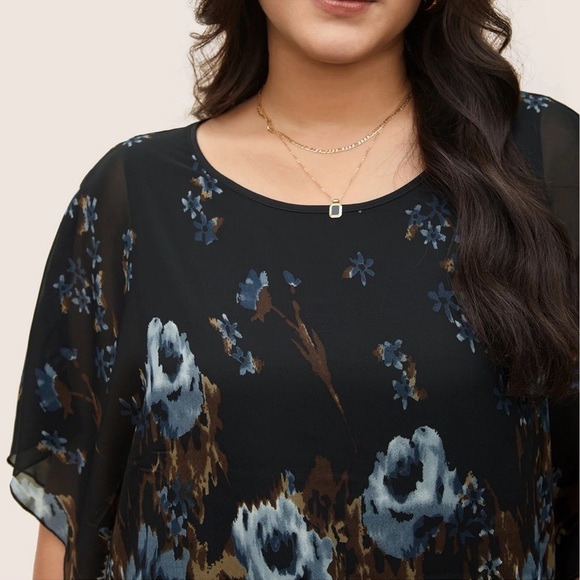 BloomChic Plus Size Pixel Flower Shirred Batwing Sleeve Blouse - Picture 3 of 8